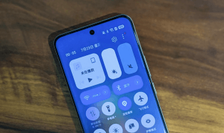 Дизайн Oxygen OS 15 еще может поменяться, но ее выход в ближайшее время неизбежен. Изображение: Smartprix