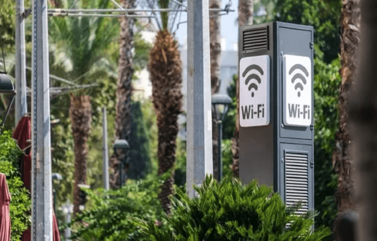 Google сделает подключение к общественным Wi-Fi сетям более простым и безопасным. Фото.