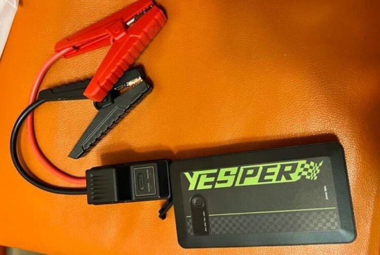 Пусковое устройство — мастхэв для всех автомобилистов. Но лучшие модели можно найти только на Али. Фото.