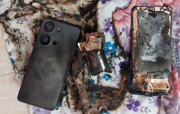 От чего зависит скорость зарядки смартфона. Чрезмерно быстрая зарядка может приводить к таким неприятностям. Изображение: Газета.Ру. От чего зависит скорость зарядки смартфона. Чрезмерно быстрая зарядка может приводить к таким неприятностям. Изображение: Газета.Ру. Фото.