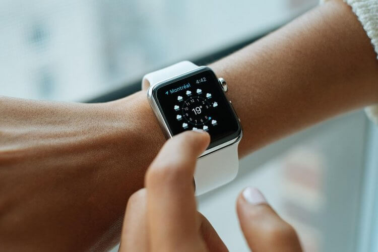 Чем опасны дешевые ремешки для часов. Даже купив Apple Watch, стоит иногда их снимать. Изображение: Фотосклад.ру. Фото.