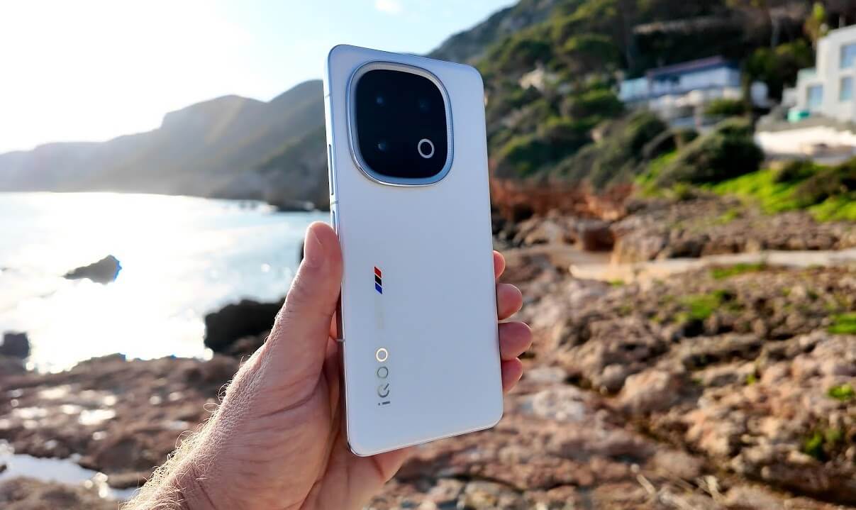 iQOO и POCO: игровая производительность по доступной цене. iQOO 13 — один из самых доступных смартфонов на чипе Snapdragon 8 Elite. iQOO и POCO: игровая производительность по доступной цене. iQOO 13 — один из самых доступных смартфонов на чипе Snapdragon 8 Elite. Фото.