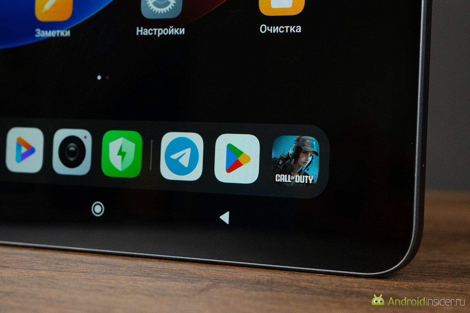 Планшет для игр. Даже серьезные игры идут с хорошей частотой кадров, а задняя стенка нагревается максимум до 41-42 градусов Цельсия. Фото.