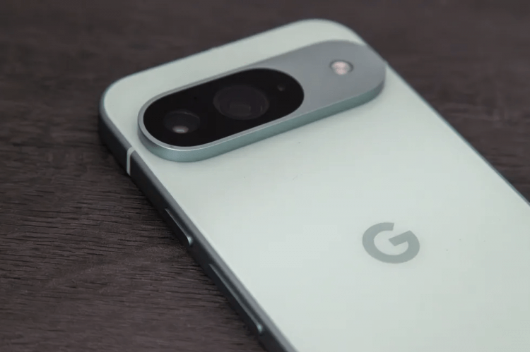 Стали известны характеристики Google Pixel 9a. Он будет почти премиальным. Фото.