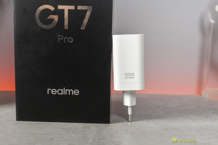 Смартфон, который не надо часто заряжать. Блок на 120 Вт в комплекте с realme GT7 Pro — просто находка. Смартфон, который не надо часто заряжать. Блок на 120 Вт в комплекте с realme GT7 Pro — просто находка. Фото.