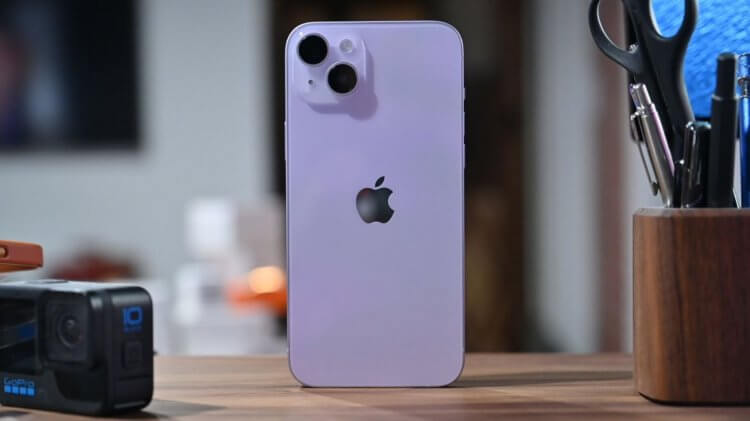 Почему стоит купить iPhone 14 Plus в 2025 году. iPhone 14 Plus — прекрасное сочетание качества, долговечности и приемлемой цены. Фото: appleinsider.com. Почему стоит купить iPhone 14 Plus в 2025 году. iPhone 14 Plus — прекрасное сочетание качества, долговечности и приемлемой цены. Фото: appleinsider.com. Фото.