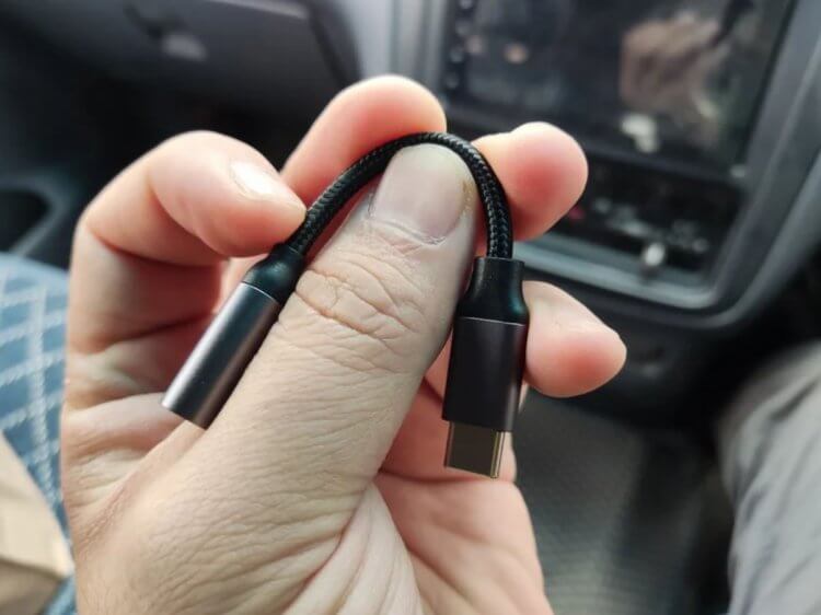 Переходник для наушников с USB Type-C на 3,5. Адаптер для наушников пригодится всем, у кого в смартфоне нет разъема миниджек. Переходник для наушников с USB Type-C на 3,5. Адаптер для наушников пригодится всем, у кого в смартфоне нет разъема миниджек. Фото.