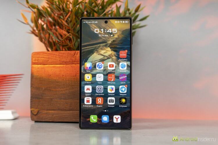 На что похож HUAWEI Mate XT. Этот экран лучше не разбивать. На что похож HUAWEI Mate XT. Этот экран лучше не разбивать. Фото.