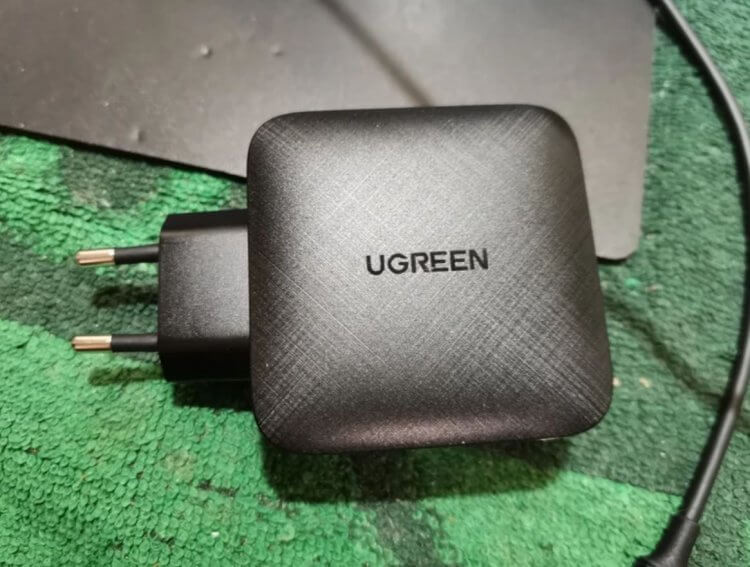 Зарядное устройство UGREEN на 65 Вт. Зарядка от UGREEN чертовски хороша: компактная, недорогая и очень удобная. Зарядное устройство UGREEN на 65 Вт. Зарядка от UGREEN чертовски хороша: компактная, недорогая и очень удобная. Фото.