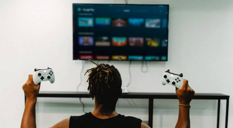Как играть на Android TV. На Android TV можно запускать очень крутые игры от смартфонов, причем даже если они не оптимизированы для телевизора! Фото: eloutput.com. Как играть на Android TV. На Android TV можно запускать очень крутые игры от смартфонов, причем даже если они не оптимизированы для телевизора! Фото: eloutput.com. Фото.