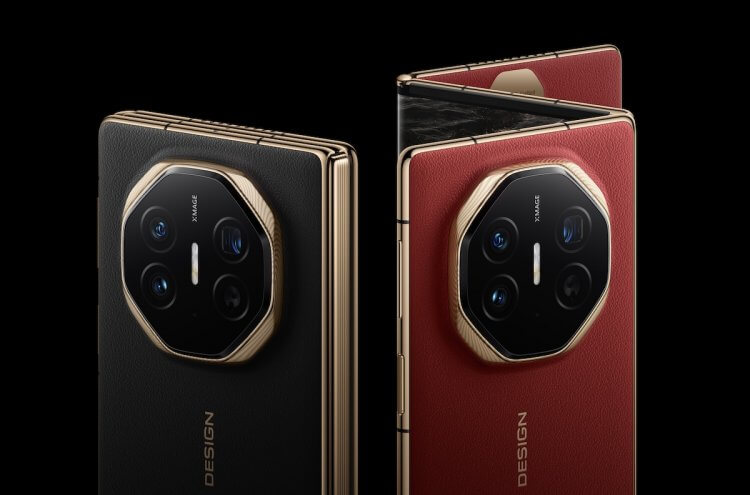 Характеристики HUAWEI Mate XT. Красный цвет просто фантастический. Фото.