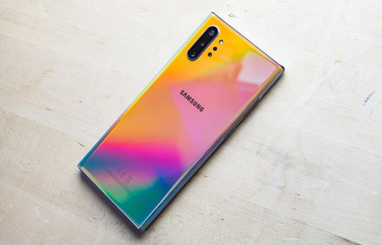 Samsung Galaxy Note 10 Plus — смартфон с красивой задней стенкой. Samsung Galaxy Note 10 Plus. Изображение: Prophotos.ru. Фото.