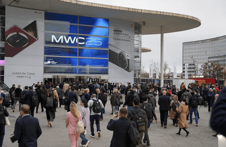 Лучшие планшеты, часы и наушники, представленные на MWC 2025. Фото.