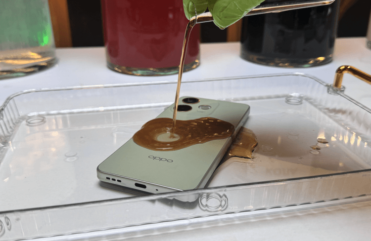 OPPO выпустила самый дешевый защищенный смартфон. Он выдерживает даже кипящую воду. Фото.