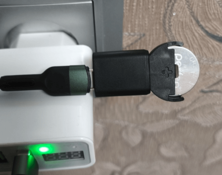 Зарядное устройство для литиевых батареек-таблеток. Изображение: AliExpress. Зарядное устройство для литиевых батареек-таблеток. Изображение: AliExpress. Фото.