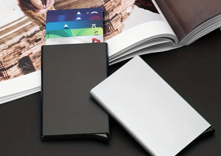 Картхолдер с RFID-защитой. Картхолдер имеет защиту от списываний с карты. Ваши деньги в безопасности! Картхолдер с RFID-защитой. Картхолдер имеет защиту от списываний с карты. Ваши деньги в безопасности! Фото.