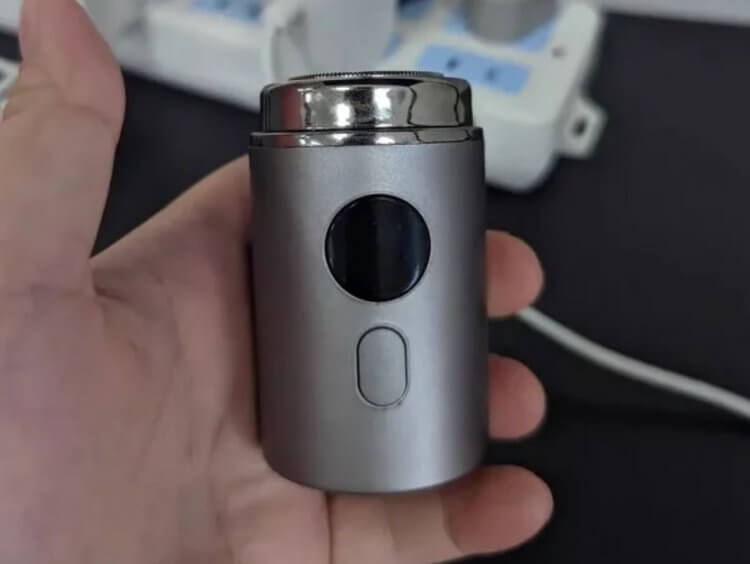 Портативная электробритва Xiaomi. Компактная бритва, которая поместится даже в кармане. Фото.