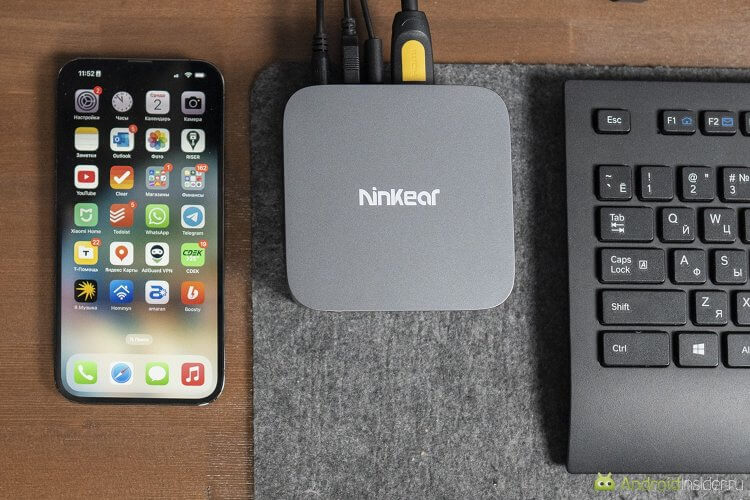 Характеристики Ninkear MBOX11. Для понимания размера, вот рядом iPhone 13 Pro Max и клавиатура. Характеристики Ninkear MBOX11. Для понимания размера, вот рядом iPhone 13 Pro Max и клавиатура. Фото.