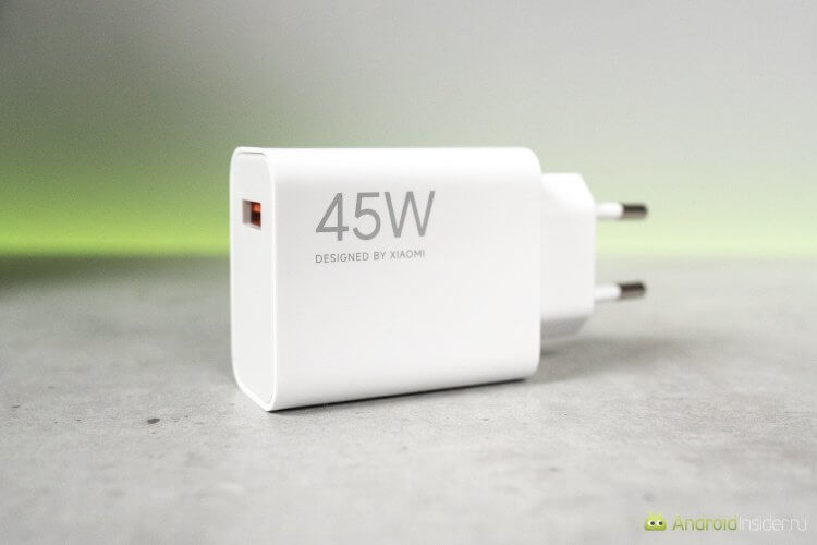 Смартфон с быстрой зарядкой. Многие смартфоны в этой ценовой категрии не получают такую зарядку в комплекте. Смартфон с быстрой зарядкой. Многие смартфоны в этой ценовой категрии не получают такую зарядку в комплекте. Фото.