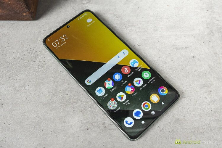 Недорогой смартфон с хорошим экраном. Экран яркий и почти не меняет картинку под углом. Недорогой смартфон с хорошим экраном. Экран яркий и почти не меняет картинку под углом. Фото.
