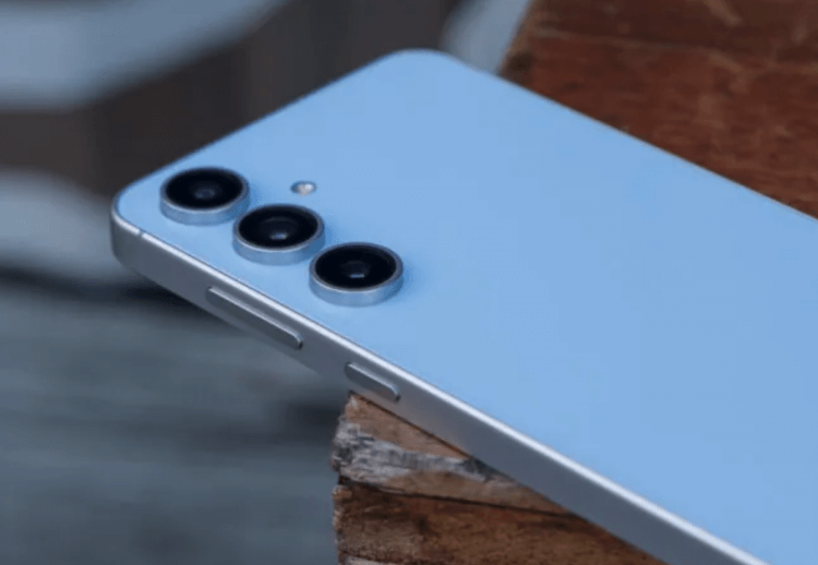 Лучший недорогой Samsung. Даже дизайн можно поменять, если сэкономить на процессоре. Изображение: androidauthority. Лучший недорогой Samsung. Даже дизайн можно поменять, если сэкономить на процессоре. Изображение: androidauthority. Фото.