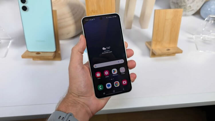 Samsung Galaxy S25 FE наконец получит нормальный процессор и будет таким же мощным как iPad Pro. Фото.