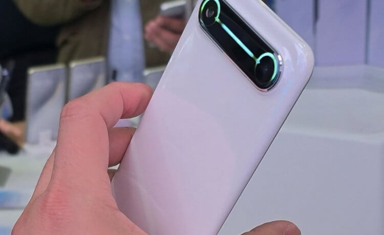 Недорогой легкий смартфон TECNO Spark Slim. TECNO доказывает, что дешевый смартфон тоже может быть тонким, легким и красивым. Фото: yankodesign.com. Недорогой легкий смартфон TECNO Spark Slim. TECNO доказывает, что дешевый смартфон тоже может быть тонким, легким и красивым. Фото: yankodesign.com. Фото.
