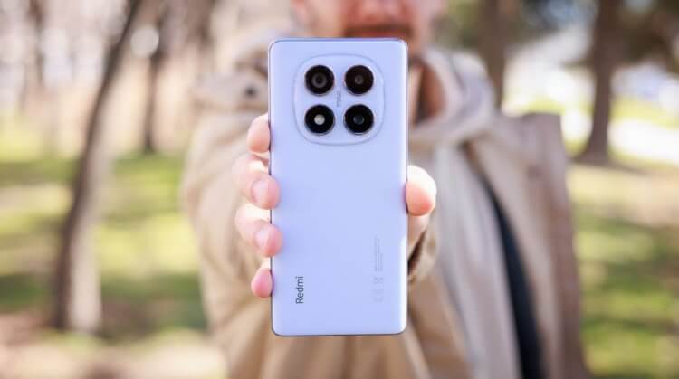 Какой телефон Redmi Note 14 выбрать. Redmi Note 14 Pro идеален для любых задач, будь то игры или фотосъёмка. Фото: phonearena.com. Фото.