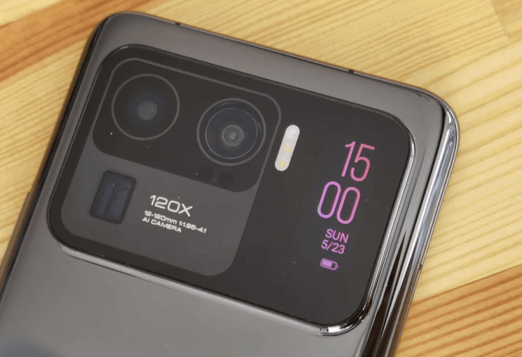 Xiaomi 16 Pro Max снова получит второй экран на задней стенке. Фото.