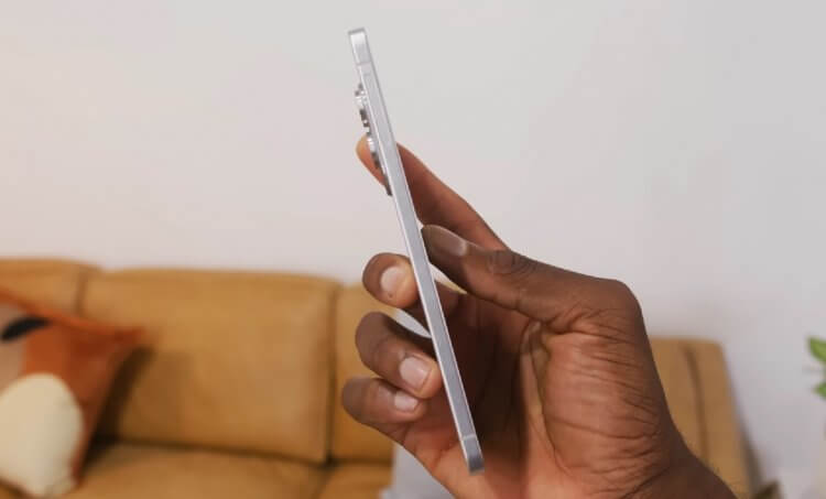 Почему Samsung не будет обновлять камеры. Samsung ударилась в тонкие смартфоны и тотальную экономию. Изображение: Marques Brownlee. Почему Samsung не будет обновлять камеры. Samsung ударилась в тонкие смартфоны и тотальную экономию. Изображение: Marques Brownlee. Фото.