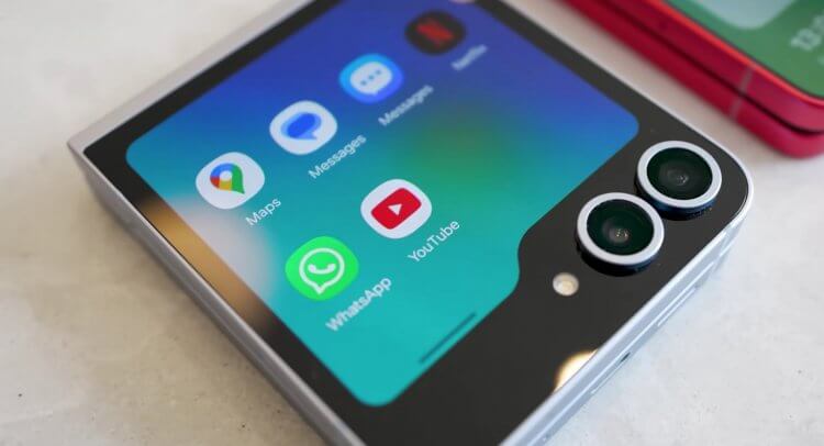 Почему сейчас лучше держаться подальше от нового смартфона Galaxy Z Flip7 FE. Galaxy Z Flip7 FE — это привет из прошлого. Изображение: The Tech Chap. Почему сейчас лучше держаться подальше от нового смартфона Galaxy Z Flip7 FE. Galaxy Z Flip7 FE — это привет из прошлого. Изображение: The Tech Chap. Фото.
