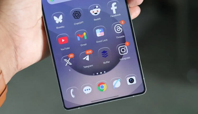 Samsung добавила эффект Liquid Glass в One UI. Теперь Galaxy — почти копия iPhone. Samsung пошла во все тяжкие. Изображение: samlover.com. Фото.