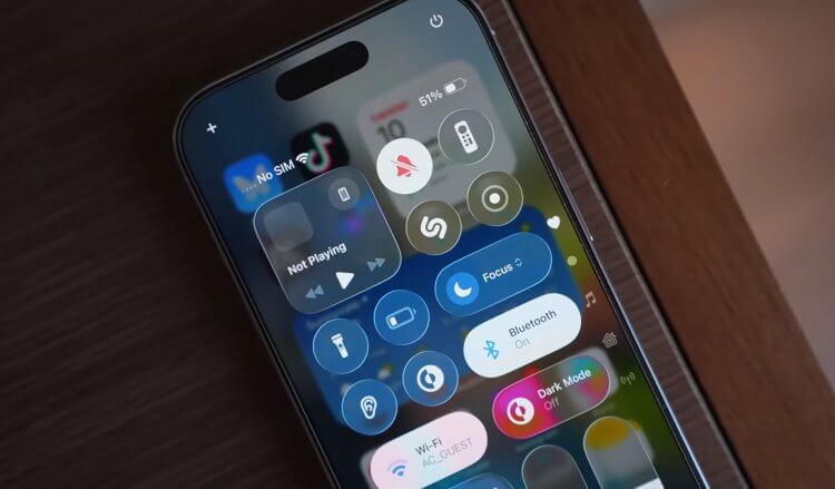 Xiaomi решила скопировать дизайн iOS 26. В HyperOS 3 тоже будет эффект Liquid Glass. Владельцы Xiaomi, вы уже готовы к жиденькому? Изображение: MacRumors. Xiaomi решила скопировать дизайн iOS 26. В HyperOS 3 тоже будет эффект Liquid Glass. Владельцы Xiaomi, вы уже готовы к жиденькому? Изображение: MacRumors. Фото.
