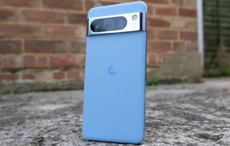 Недорогой телефон с хорошей батареей. Pixel 9 многие недооценивают, а ведь у него очень хороший аккумулятор и автономность в целом. Изображение: IVEDIA. Недорогой телефон с хорошей батареей. Pixel 9 многие недооценивают, а ведь у него очень хороший аккумулятор и автономность в целом. Изображение: IVEDIA. Фото.