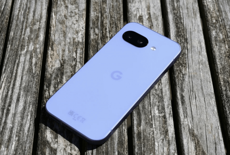 Недорогой телефон с хорошей батареей. Pixel 9a — достойный «младший брат» обычного номерного пикселя родом из прошлого года. Изображение: The Guardian. Недорогой телефон с хорошей батареей. Pixel 9a — достойный «младший брат» обычного номерного пикселя родом из прошлого года. Изображение: The Guardian. Фото.