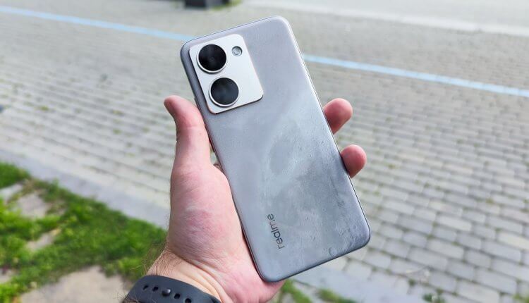 Характеристики realme P3 Ultra. Спинка глянцевая, но отпечатки не собирает. Характеристики realme P3 Ultra. Спинка глянцевая, но отпечатки не собирает. Фото.