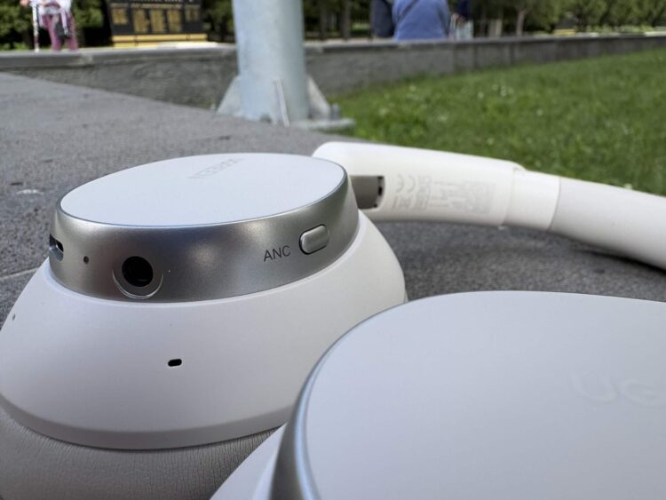 Переключатель режима шумоподавления. Фото.