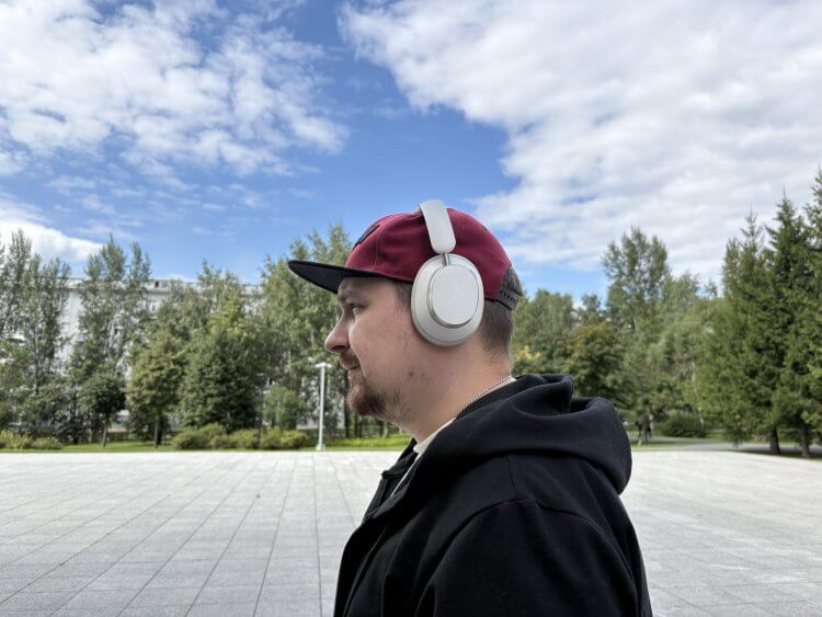 Большие беспроводные наушники. UGREEN Studio Pro отлично, удобно сидят как на голове взрослого человека. Большие беспроводные наушники. UGREEN Studio Pro отлично, удобно сидят как на голове взрослого человека. Фото.