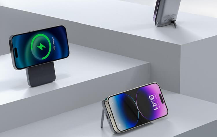 Aukey Magnetic 2 — магнитный повербанк с быстрой зарядкой. У этого повербанка есть удобная подставка. Фото.
