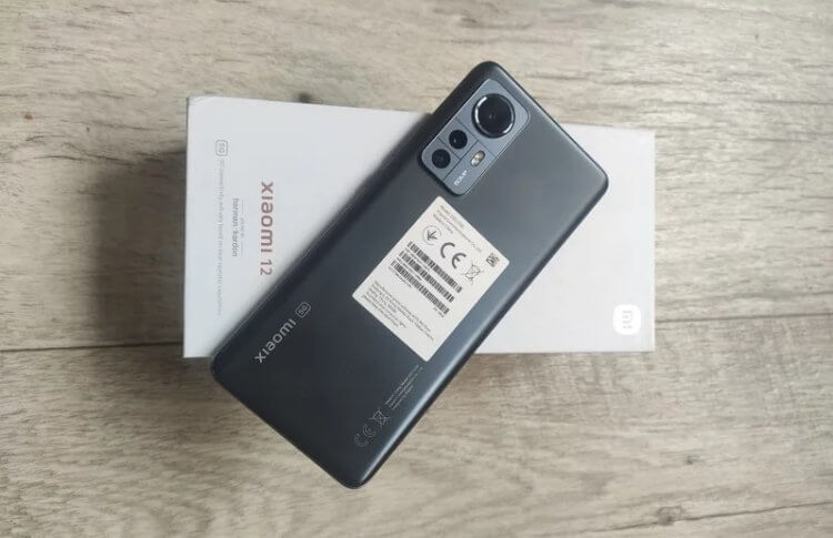 Компактный флагман Xiaomi 12. Старый флагман по цене бюджетника. Фото.