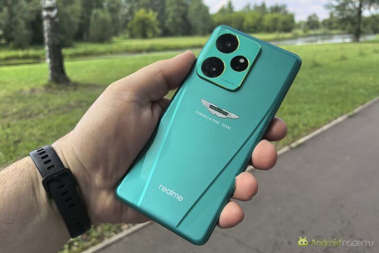 Смартфон для поклонника автоспорта. Даже если вы знаете обычный GT 7, то все равно не факт, что угадаете его в этом устройстве. Смартфон для поклонника автоспорта. Даже если вы знаете обычный GT 7, то все равно не факт, что угадаете его в этом устройстве. Фото.