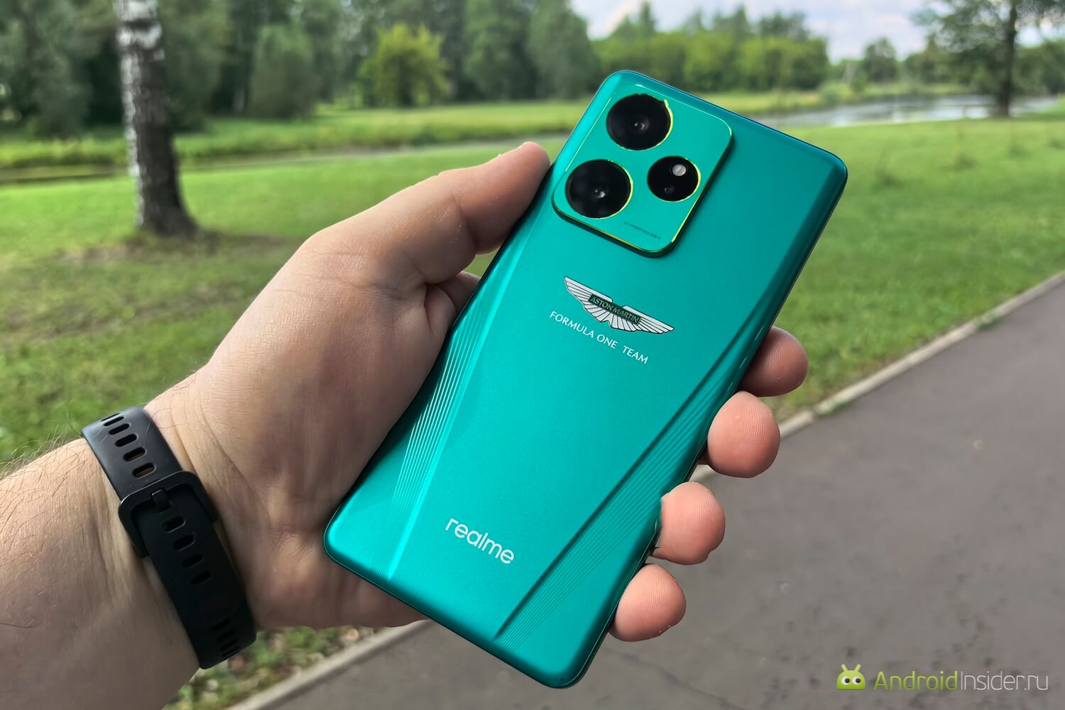Смартфон для поклонника автоспорта. Даже если вы знаете обычный GT 7, то все равно не факт, что угадаете его в этом устройстве. Смартфон для поклонника автоспорта. Даже если вы знаете обычный GT 7, то все равно не факт, что угадаете его в этом устройстве. Фото.