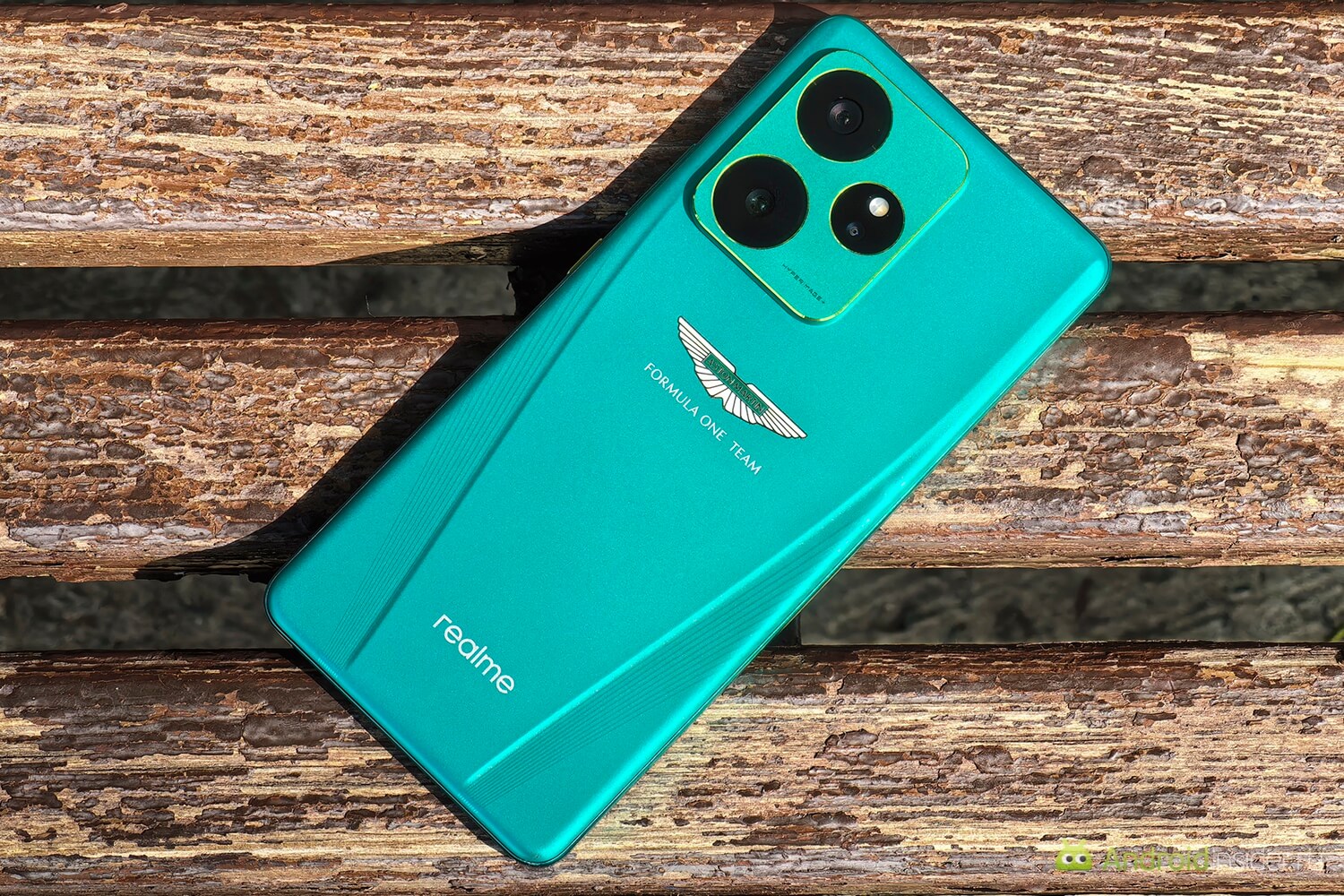 Стоит ли покупать realme GT 7 Dream Edition. Если коротко, то можно брать. Смартфон хороший и стильный, а часть увеличения стоимость относительно базовой модели отбивается более интересными характеристиками. Стоит ли покупать realme GT 7 Dream Edition. Если коротко, то можно брать. Смартфон хороший и стильный, а часть увеличения стоимость относительно базовой модели отбивается более интересными характеристиками. Фото.
