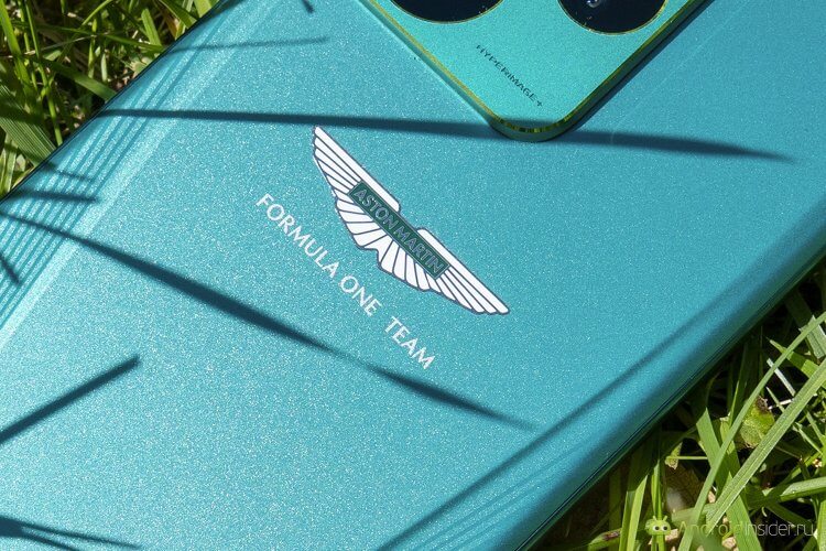 Телефон на MediaTek Dimensity 9400e. Маркировка Aston Martin должна намекать на скорость, но смартфон не самый топовый по этому показателю. Может быть стоило выпустить лимитированную серию на базе GT7 Pro со Snapdragon 8 Elite? Телефон на MediaTek Dimensity 9400e. Маркировка Aston Martin должна намекать на скорость, но смартфон не самый топовый по этому показателю. Может быть стоило выпустить лимитированную серию на базе GT7 Pro со Snapdragon 8 Elite? Фото.