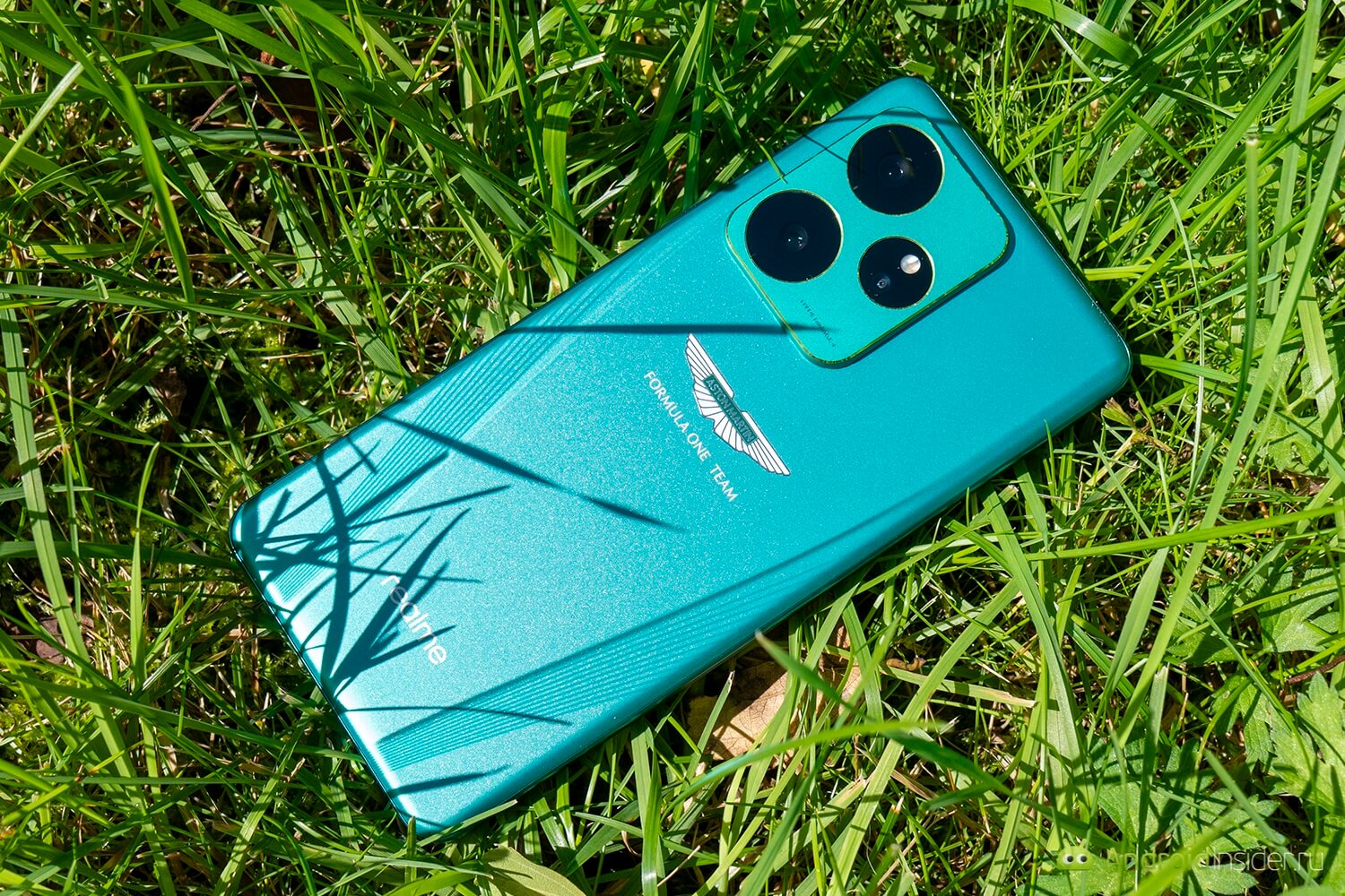 Смартфон для фанатов гонок, готовых мириться с недостатками. Обзор realme GT 7 Dream Edition