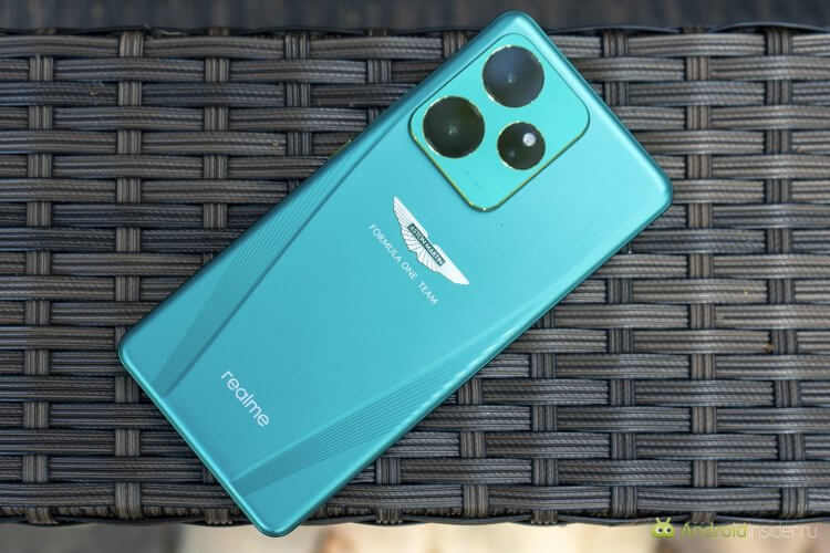 Телефон на MediaTek Dimensity 9400e. Если ждали Snapdragon под этой крышкой, то нет. Тут MediaTek. Телефон на MediaTek Dimensity 9400e. Если ждали Snapdragon под этой крышкой, то нет. Тут MediaTek. Фото.