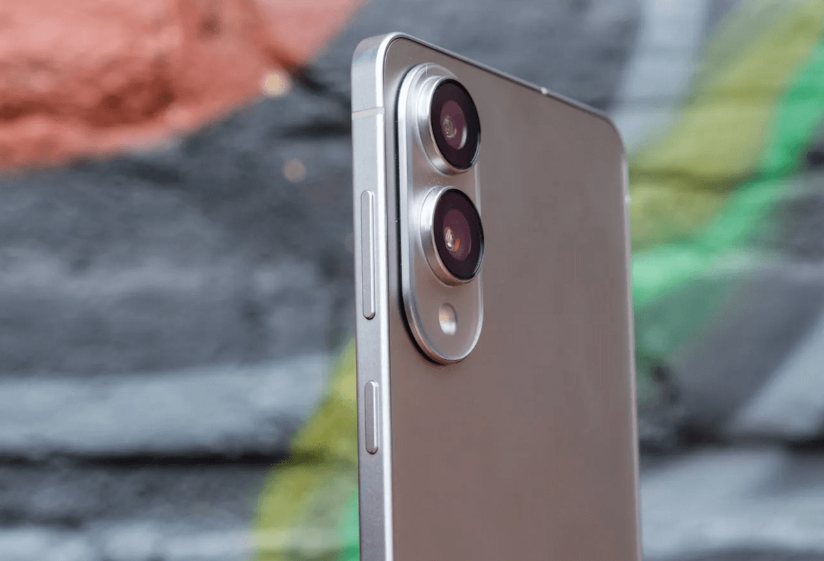Стало известно, каким будет Galaxy S26 Edge. Еще тоньше и легче, но не только