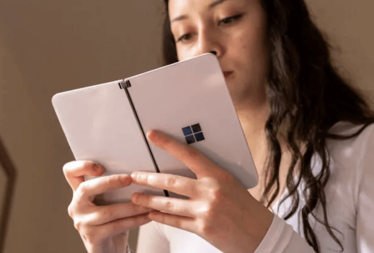 Самый бестолковый смартфон от Microsoft теперь можно купить, но вряд ли вы захотите. В теории это смотрелось хорошо, н она практике было никому не нужно. Изображение: androidauthority. Самый бестолковый смартфон от Microsoft теперь можно купить, но вряд ли вы захотите. В теории это смотрелось хорошо, н она практике было никому не нужно. Изображение: androidauthority. Фото.