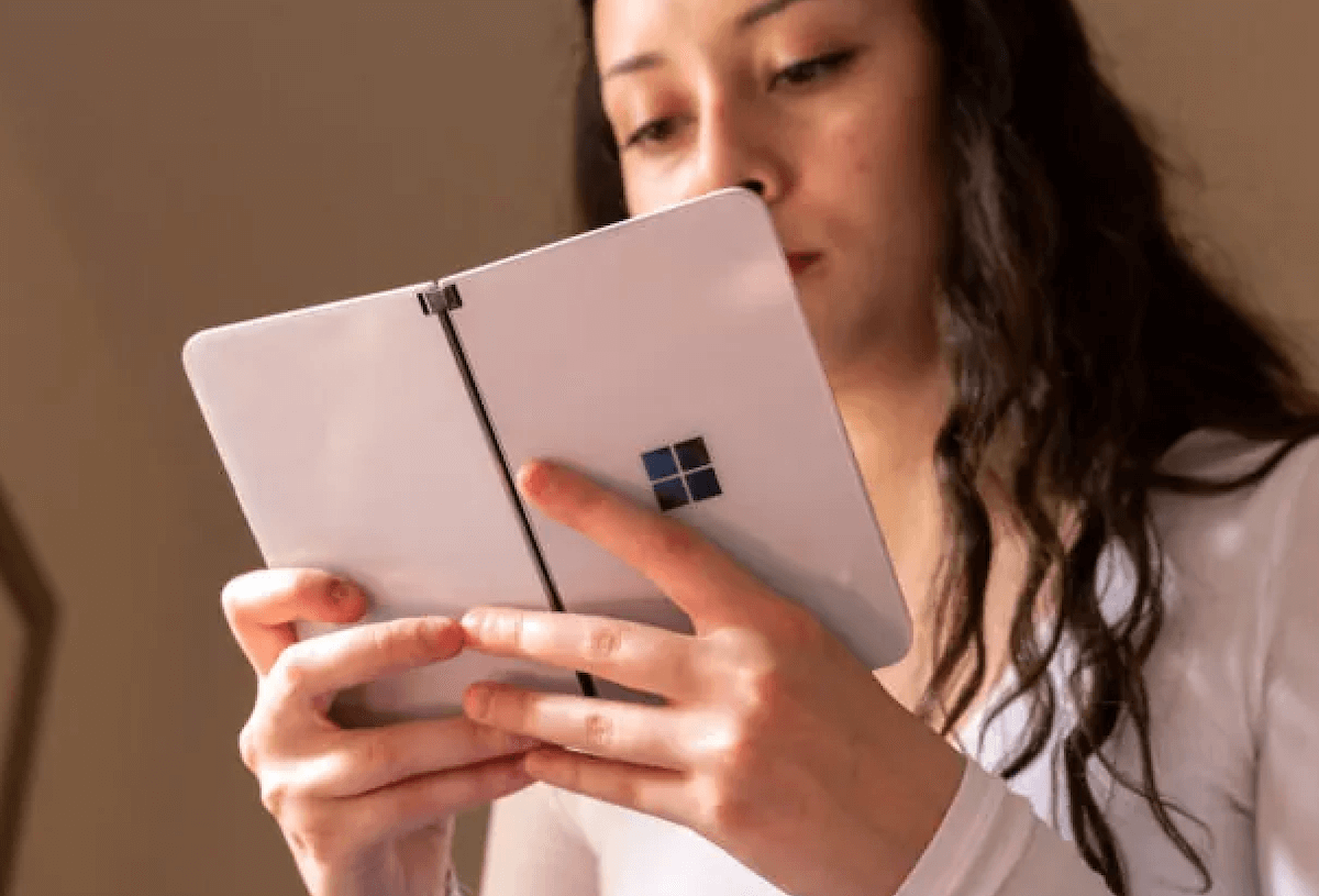 Самый бестолковый смартфон от Microsoft теперь можно купить, но вряд ли вы захотите. В теории это смотрелось хорошо, н она практике было никому не нужно. Изображение: androidauthority. Самый бестолковый смартфон от Microsoft теперь можно купить, но вряд ли вы захотите. В теории это смотрелось хорошо, н она практике было никому не нужно. Изображение: androidauthority. Фото.