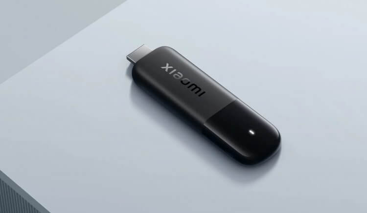 Xiaomi TV Stick второго поколения. ТВ-приставка в форме небольшой флешки. Изображение: Xiaomi. Фото.